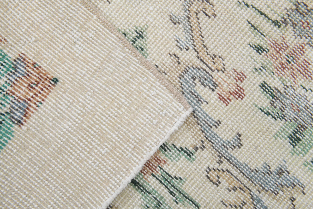 Hand-crafted Anatolian vintage rug Pembeter in wool, 1970s