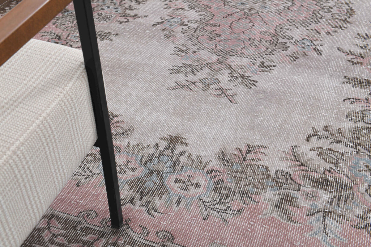 Authentic Anatolian vintage area rug (1970s) with oriental design – one-of-a-kind at Fame Rugs