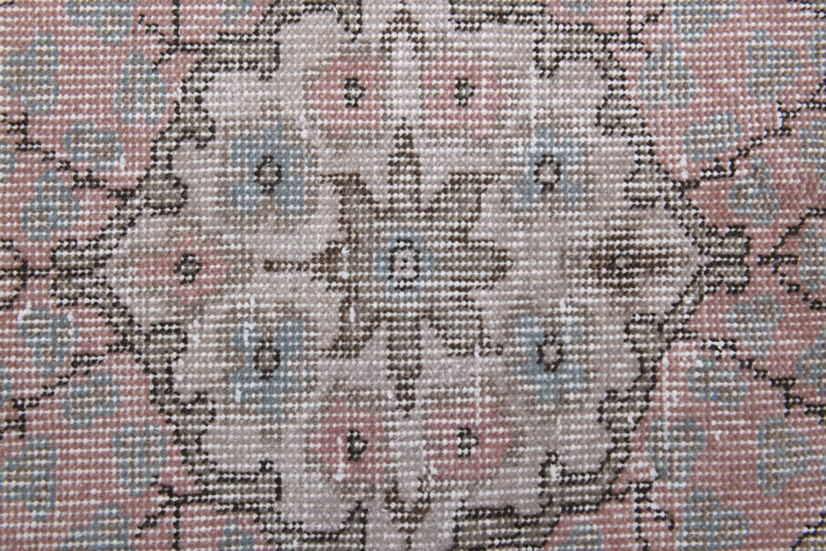 Hand-crafted Anatolian vintage rug Nausolyra in wool, 1970s