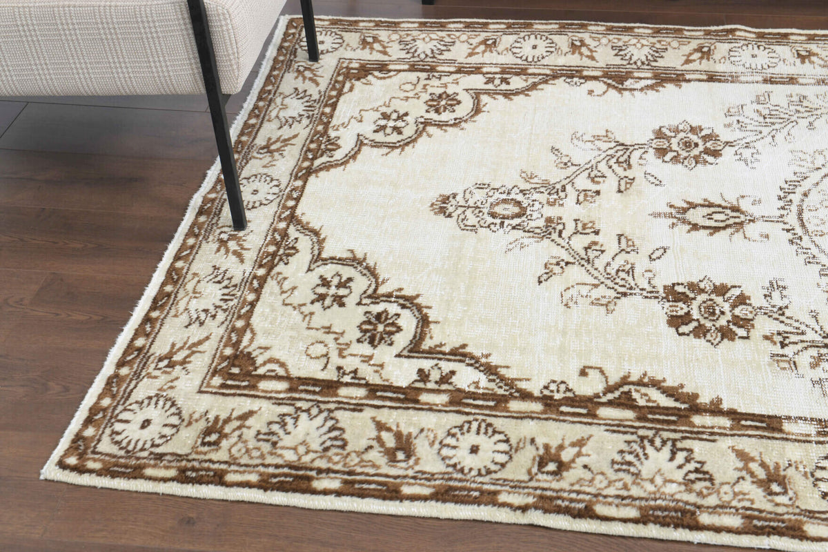 Ihlamursema rug: 1970s handmade Anatolian rug with medallion motifs and cotton backing
