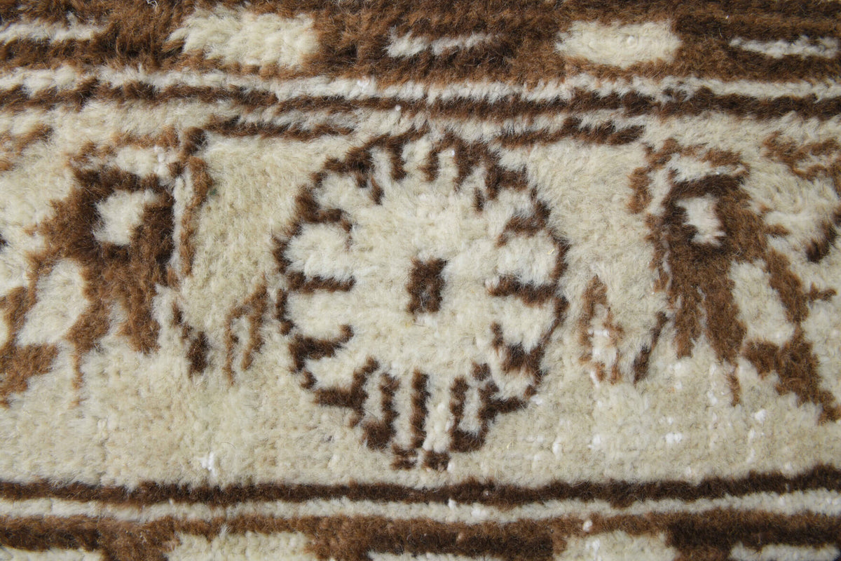 Handmade wool rug from Anatolia, Turkey – Medallion Vintage Area Anatolian Rug 5' x 8'9"