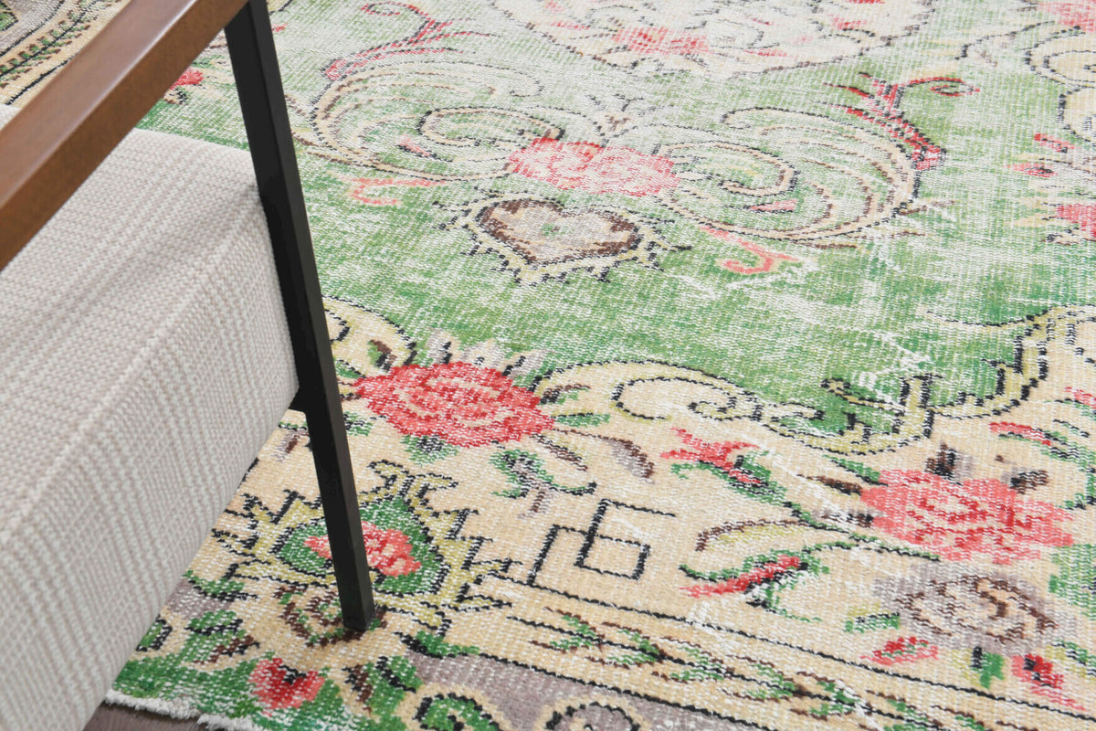 Authentic Anatolian vintage area rug (1970s) with floral design – one-of-a-kind at Fame Rugs