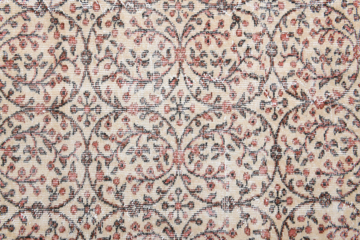 Handmade wool rug from Anatolia, Turkey – Shabby Chic Hereke Area Rug 5'7" x 8'10"