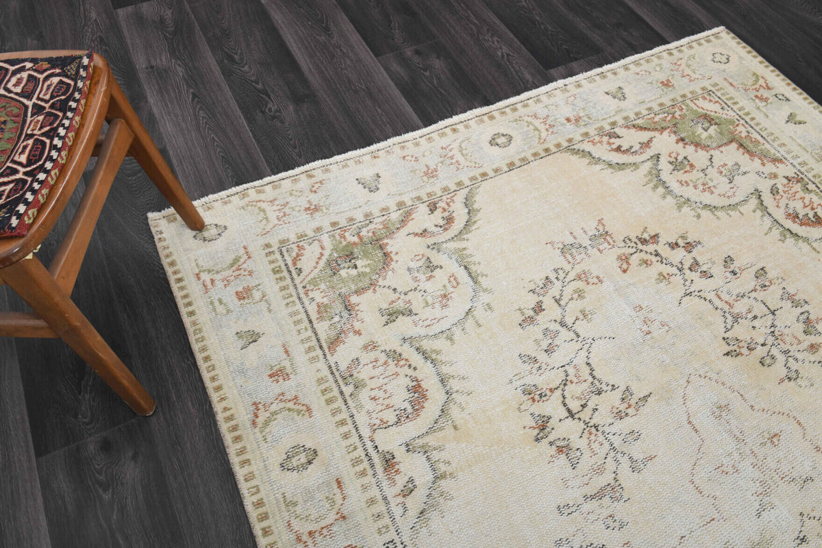 Authentic Anatolian vintage area rug (1970s) with oriental design – one-of-a-kind at Fame Rugs