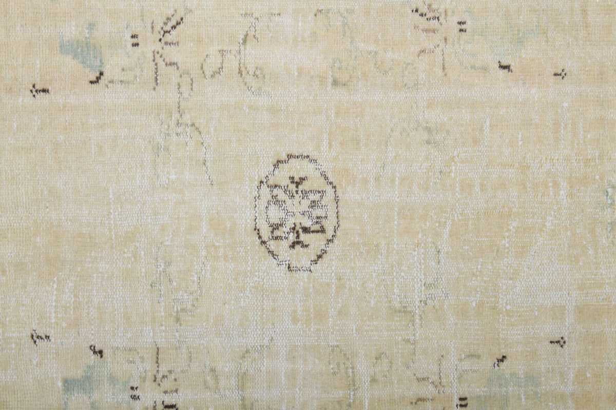 Handmade wool rug from Anatolia, Turkey – Neutral Vintage Anatolian Area Rug 5'9" x 9'