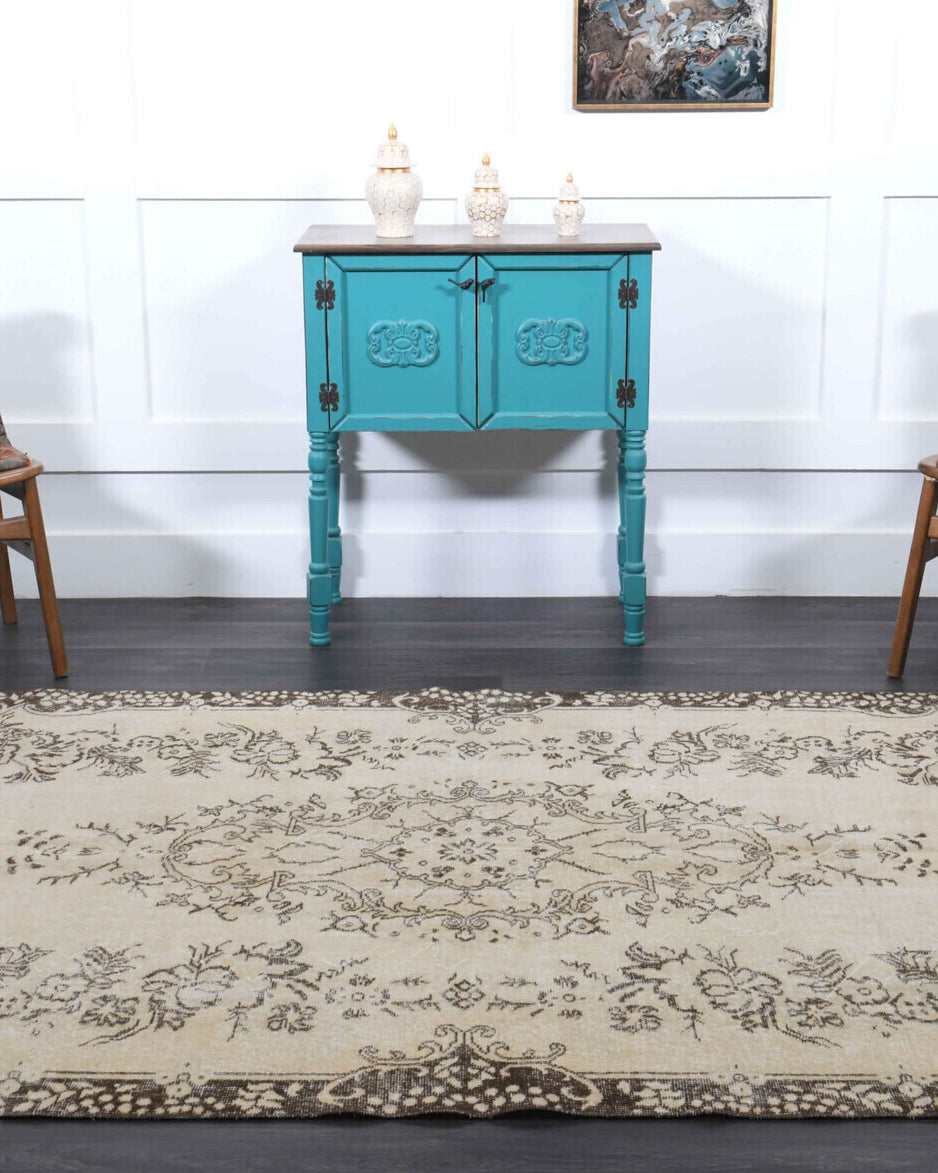 Kumrusel rug: 1970s handmade Anatolian rug with oriental motifs and cotton backing