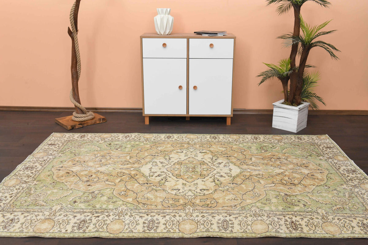 Nephenesia 6x9 feets rug: 1970s handmade Anatolian rug with oriental motifs and cotton backing