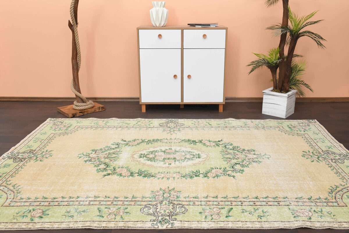 Peykergul 6x9 feet rug: 1970s handmade Anatolian rug with oriental motifs and cotton backing