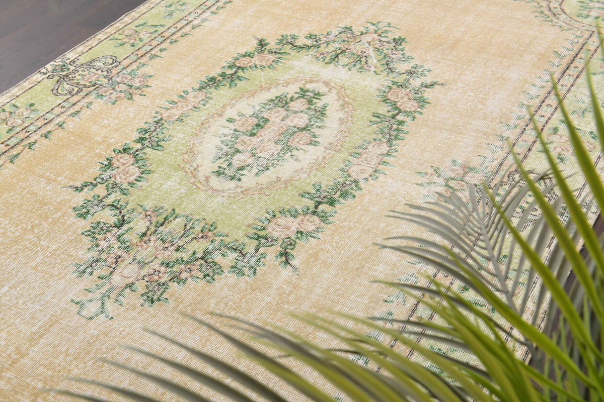 Authentic Anatolian vintage area rug (1970s) with oriental design – one-of-a-kind at Fame Rugs