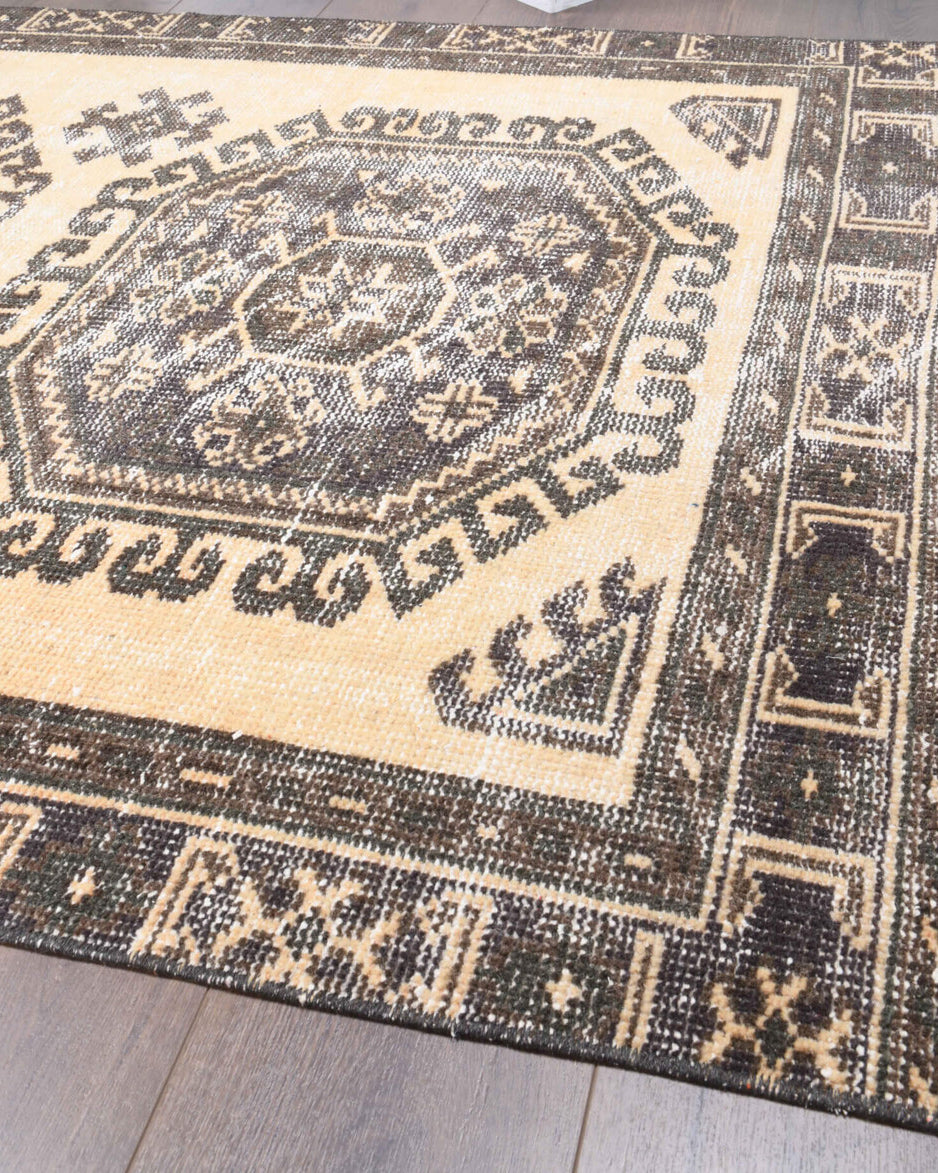 Authentic Anatolian vintage runner rug (1970s) with oriental design – one-of-a-kind at Fame Rugs