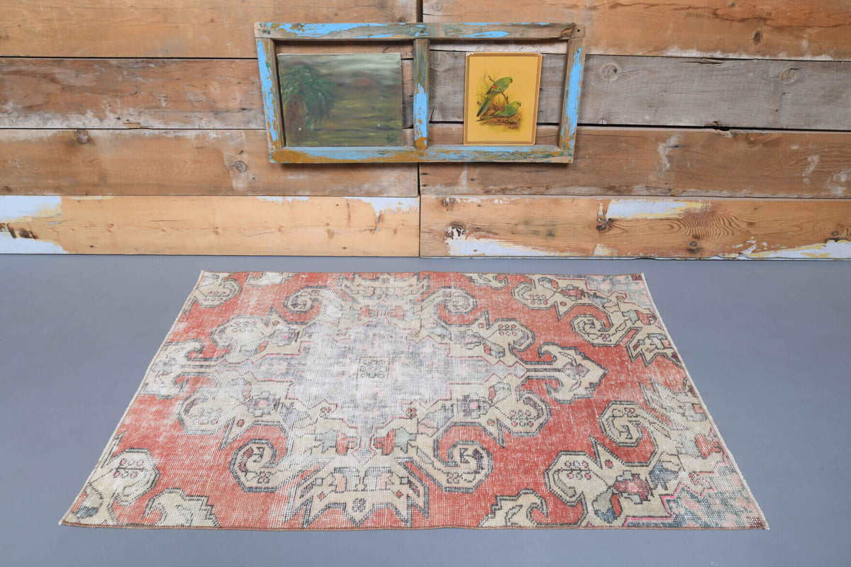 Oriental pattern on the Kydokome antique washed vintage area rug – handmade in Anatolia, Turkey