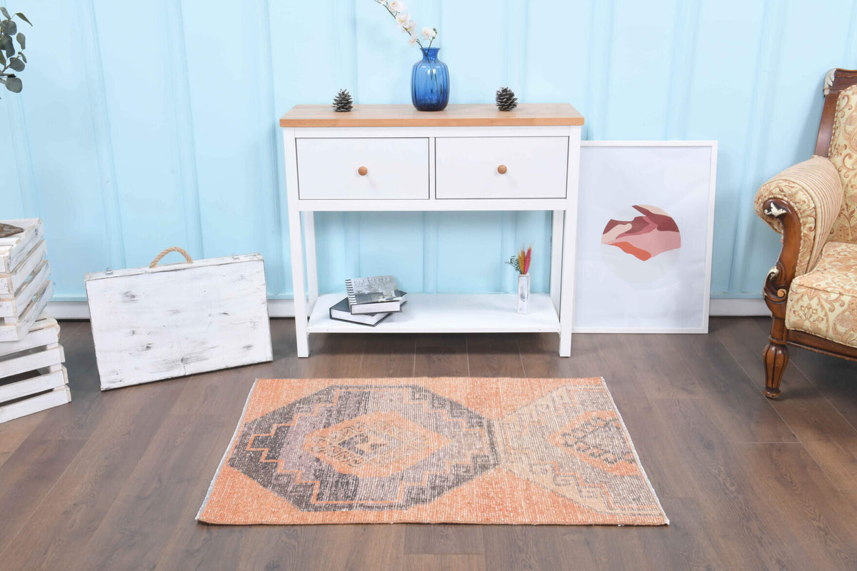 Hazanhayat rug: 1970s handmade Anatolian rug with geometric motifs and cotton backing