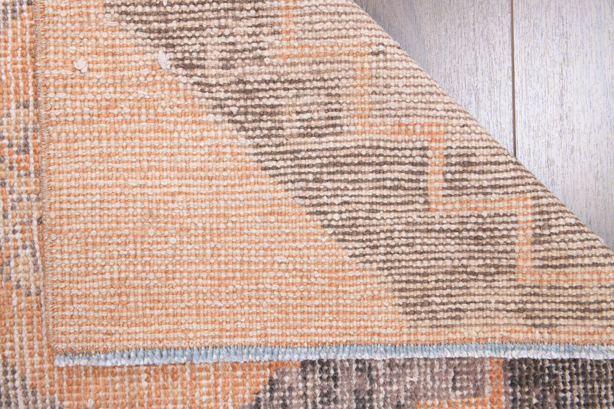 Hazanhayat – vintage geometric rug for living room or bedroom, 2'8" x 3'10" (81x117 cm)
