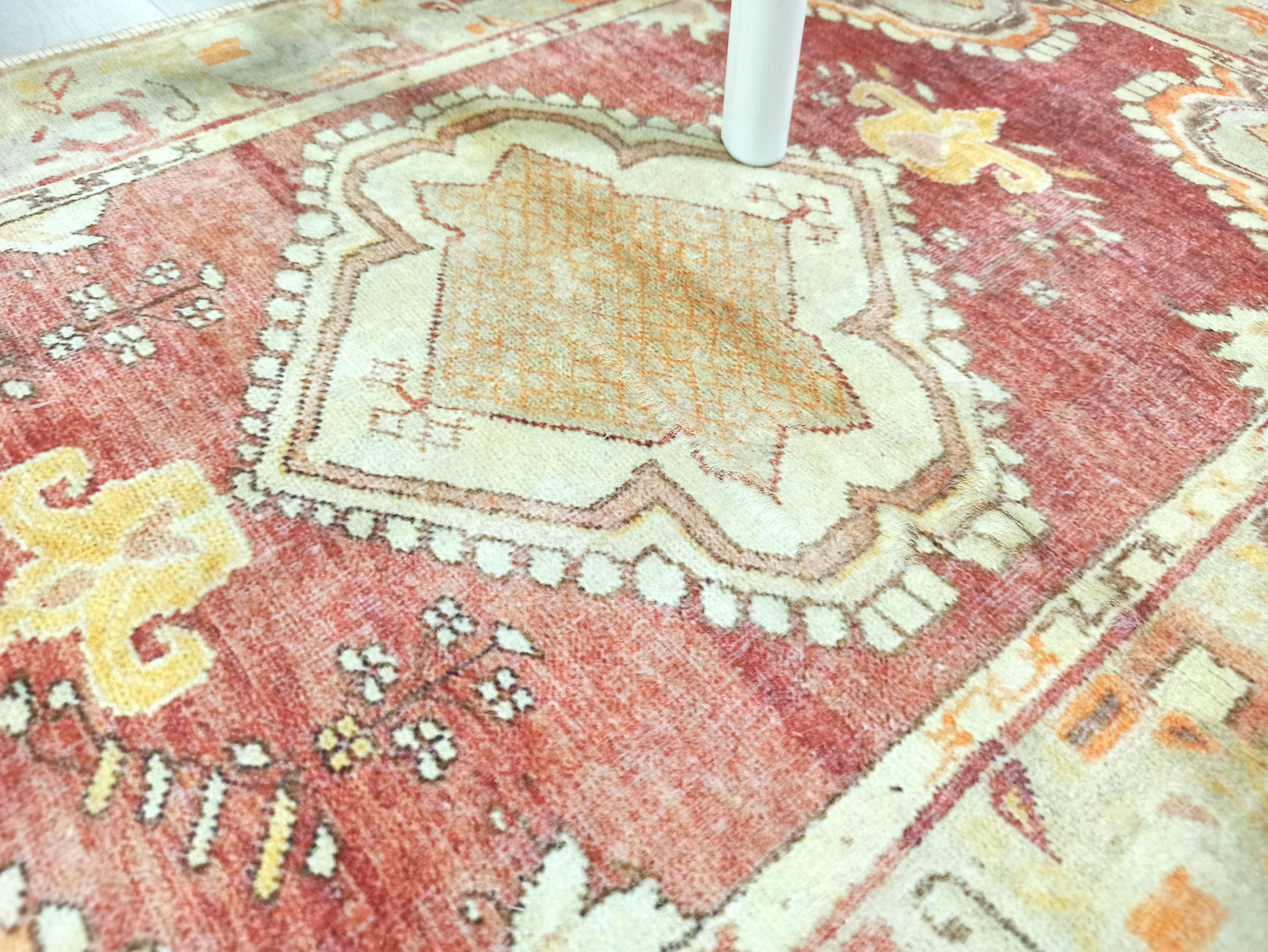 Aria Yellow Gold Medallion Turkish 2x3 Rug