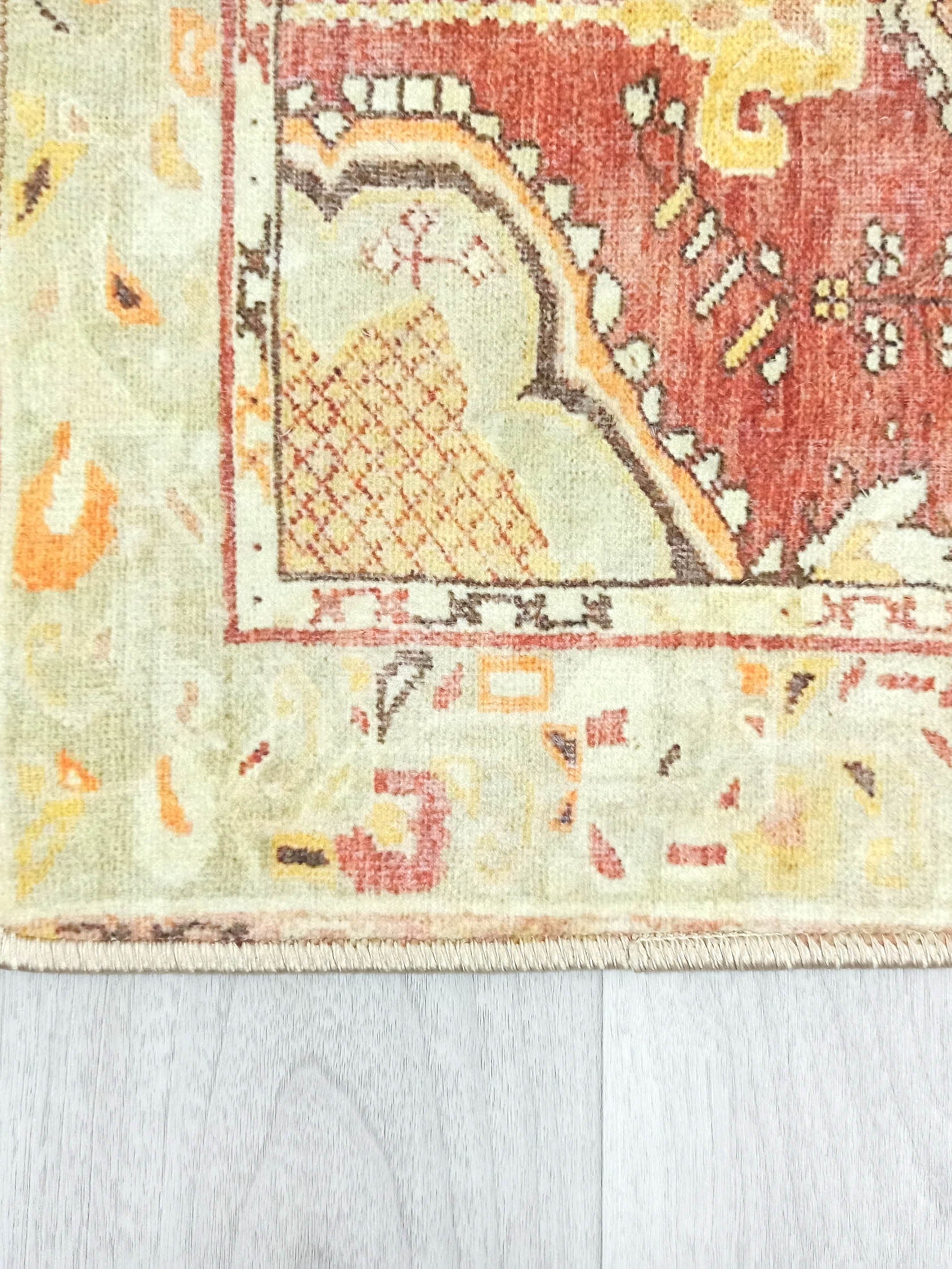 Aria Yellow Gold Medallion Turkish 2x3 Rug