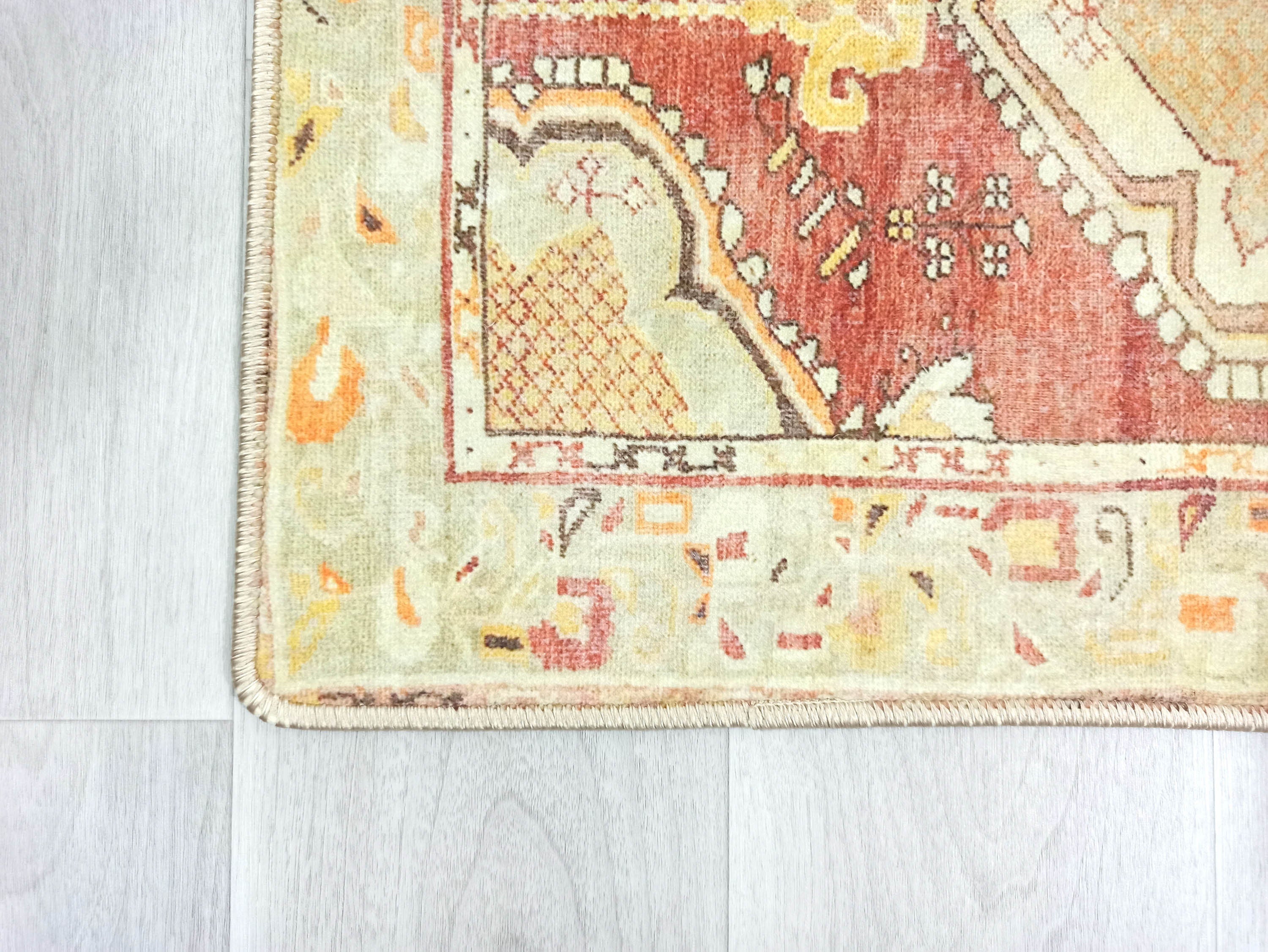 Aria Yellow Gold Medallion Turkish 2x3 Rug
