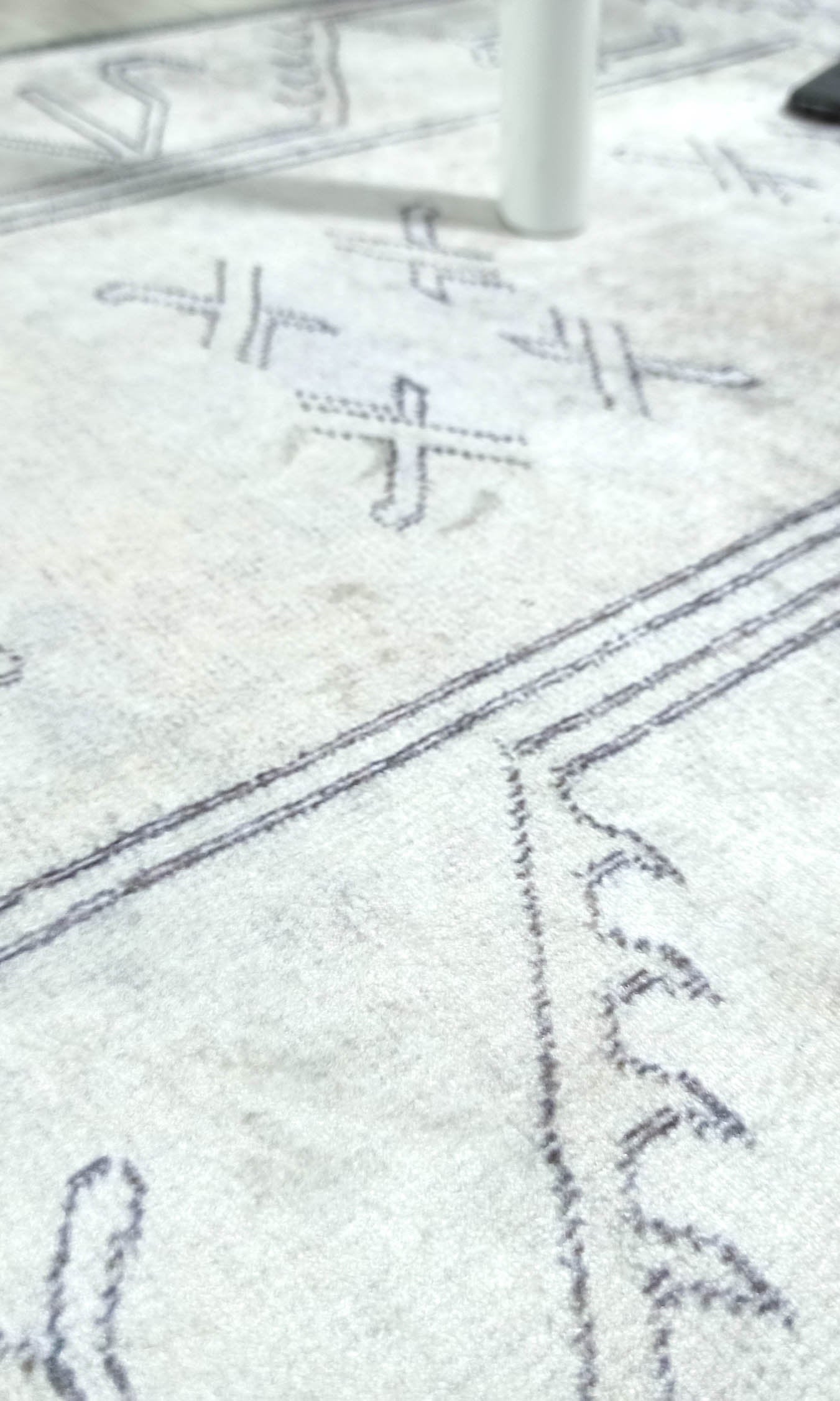 Flinda Neutral Gray Turkish Small 2x3 Rug