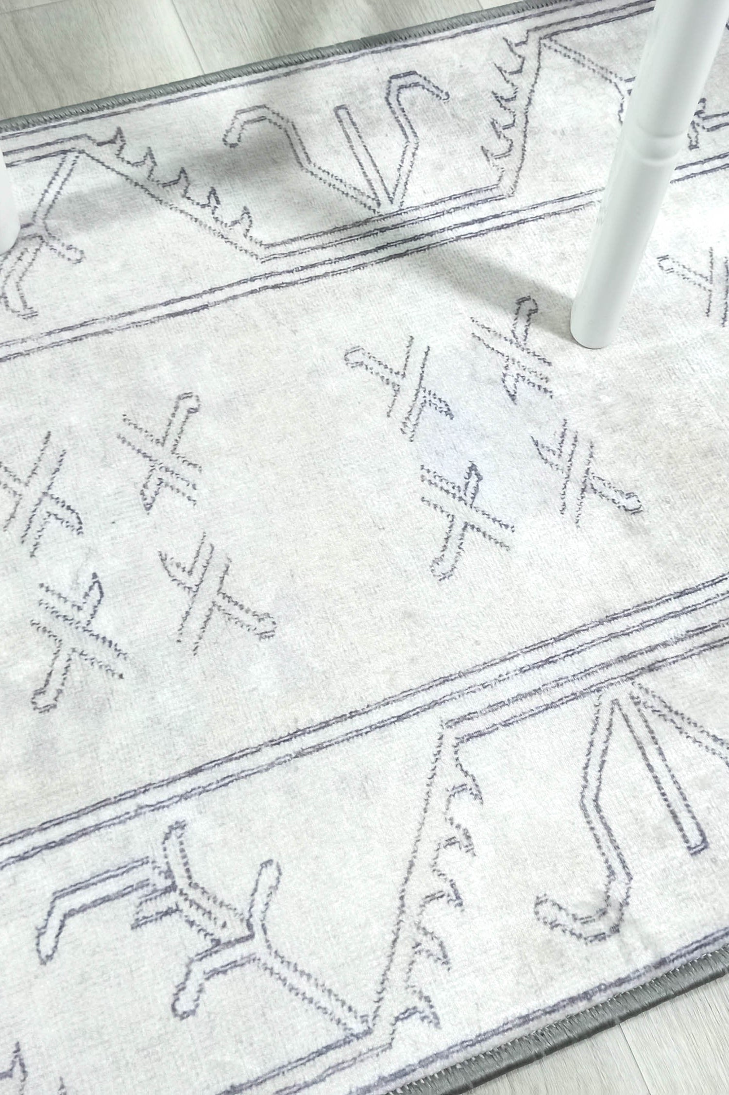 Flinda Neutral Gray Turkish Small 2x3 Rug