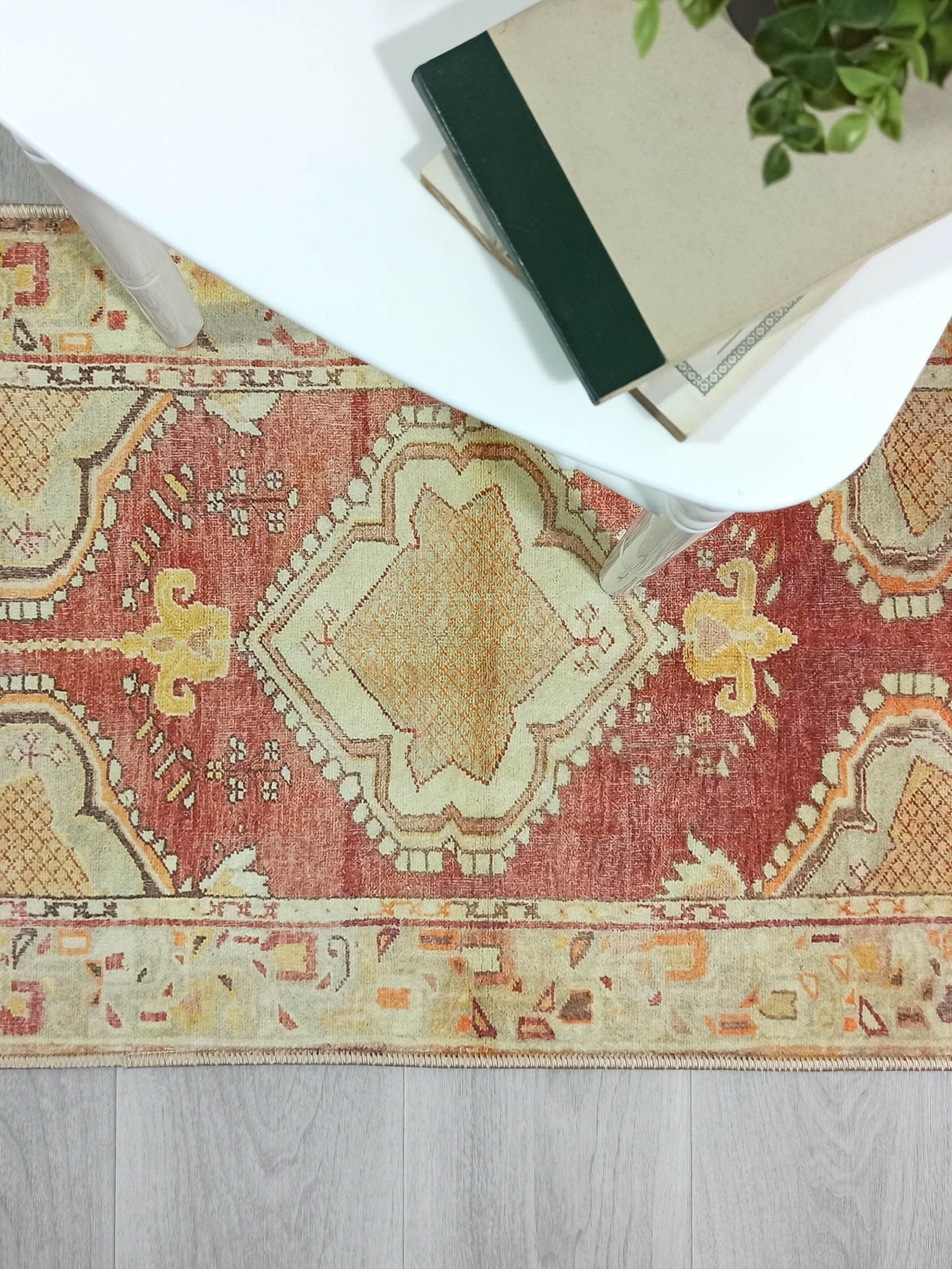 Aria Yellow Gold Medallion Turkish 2x3 Rug