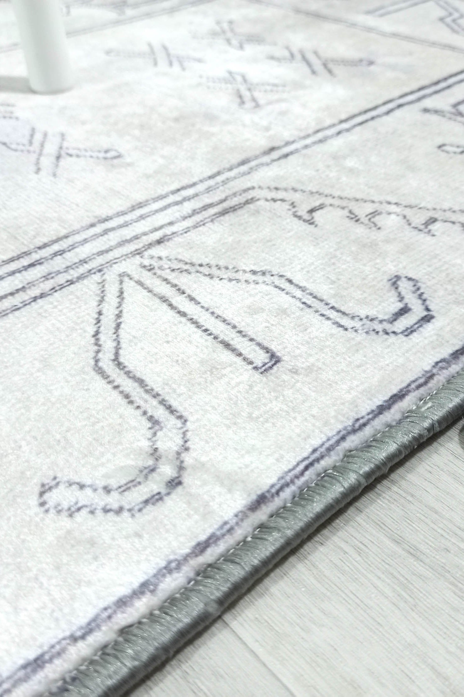 Flinda Neutral Gray Turkish Small 2x3 Rug
