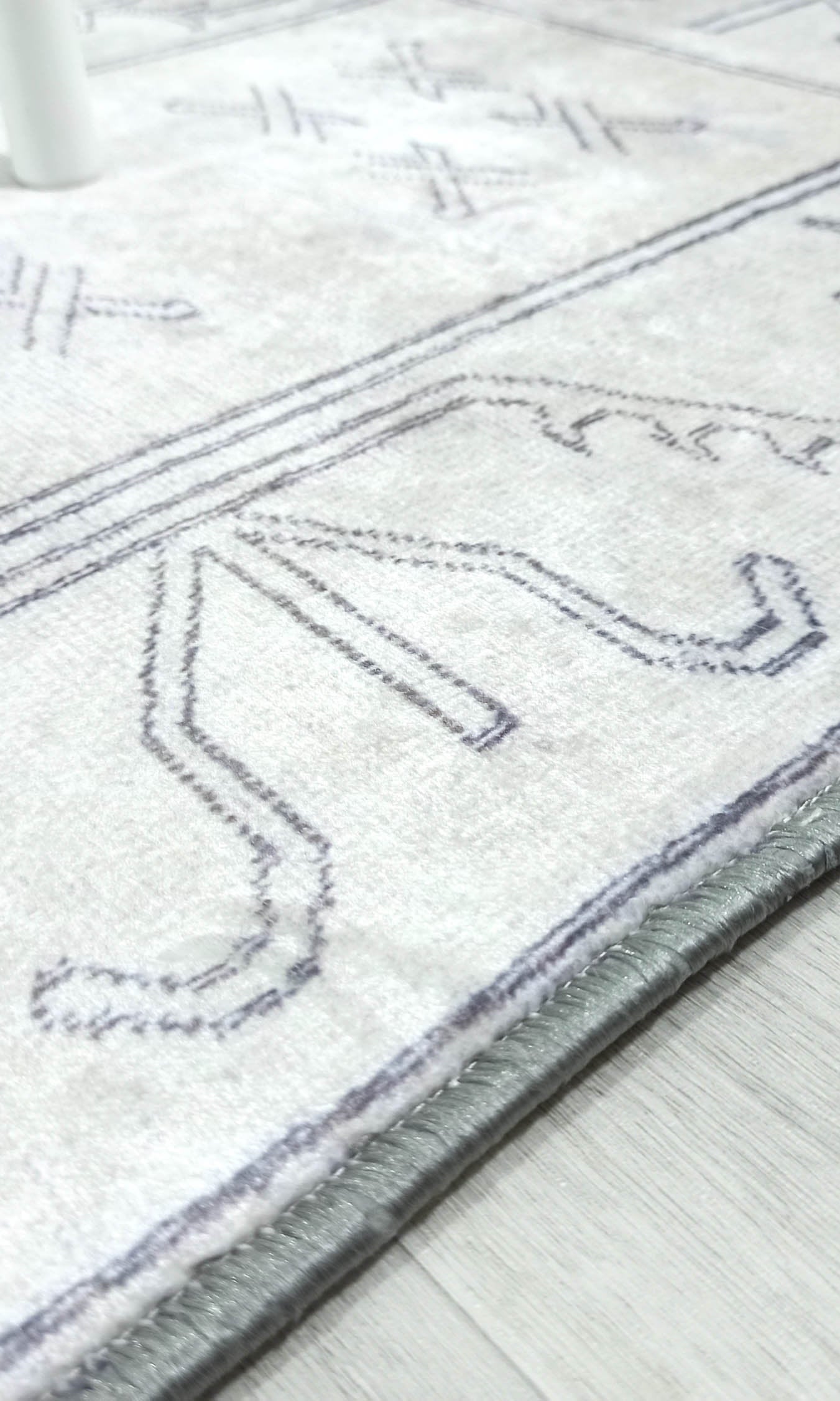 Flinda Neutral Gray Turkish Small 2x3 Rug