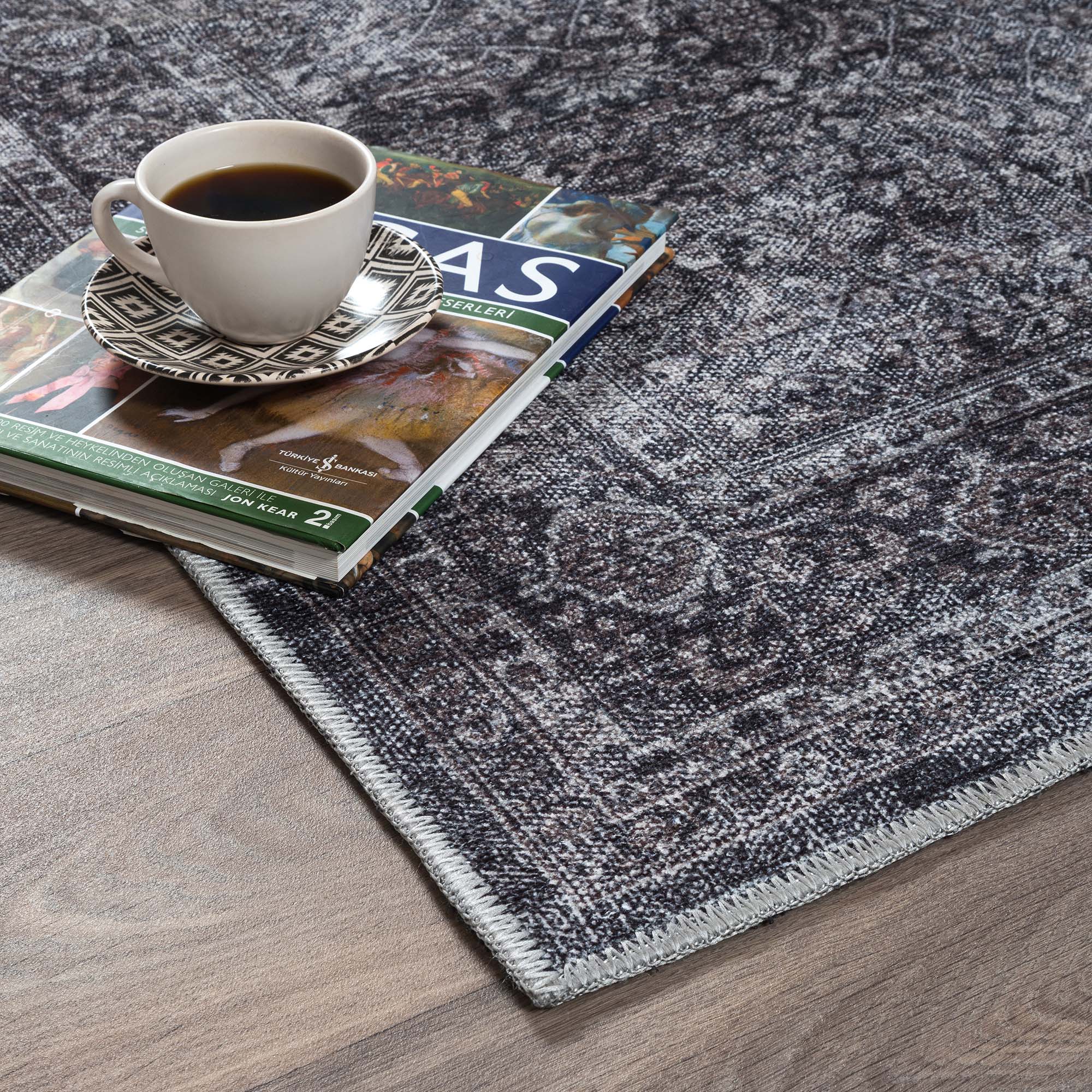 Valerie Distressed Persian Newburg Green & Olive Rug