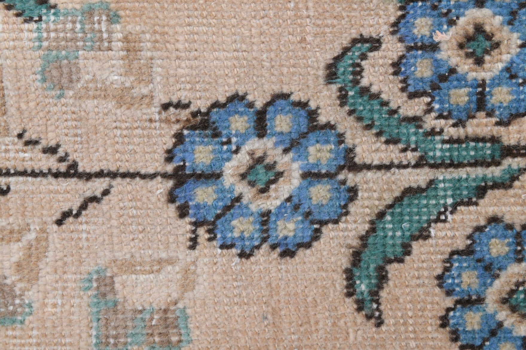 Denizgul – vintage oriental rug for living room or bedroom, 9'10" x 12'10" (300x390 cm)