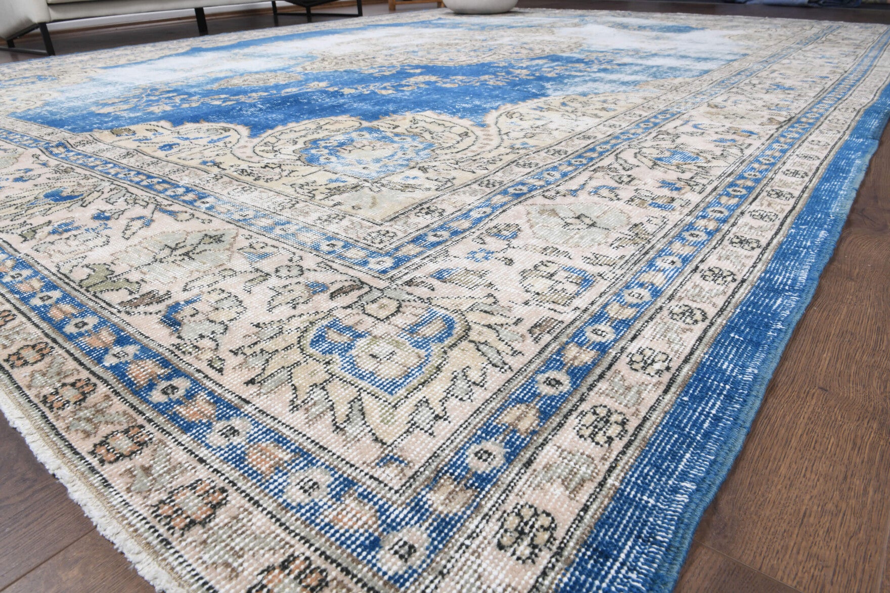 306x390 cm distressed vintage Anatolian area rug – Serefay, low pile, wool