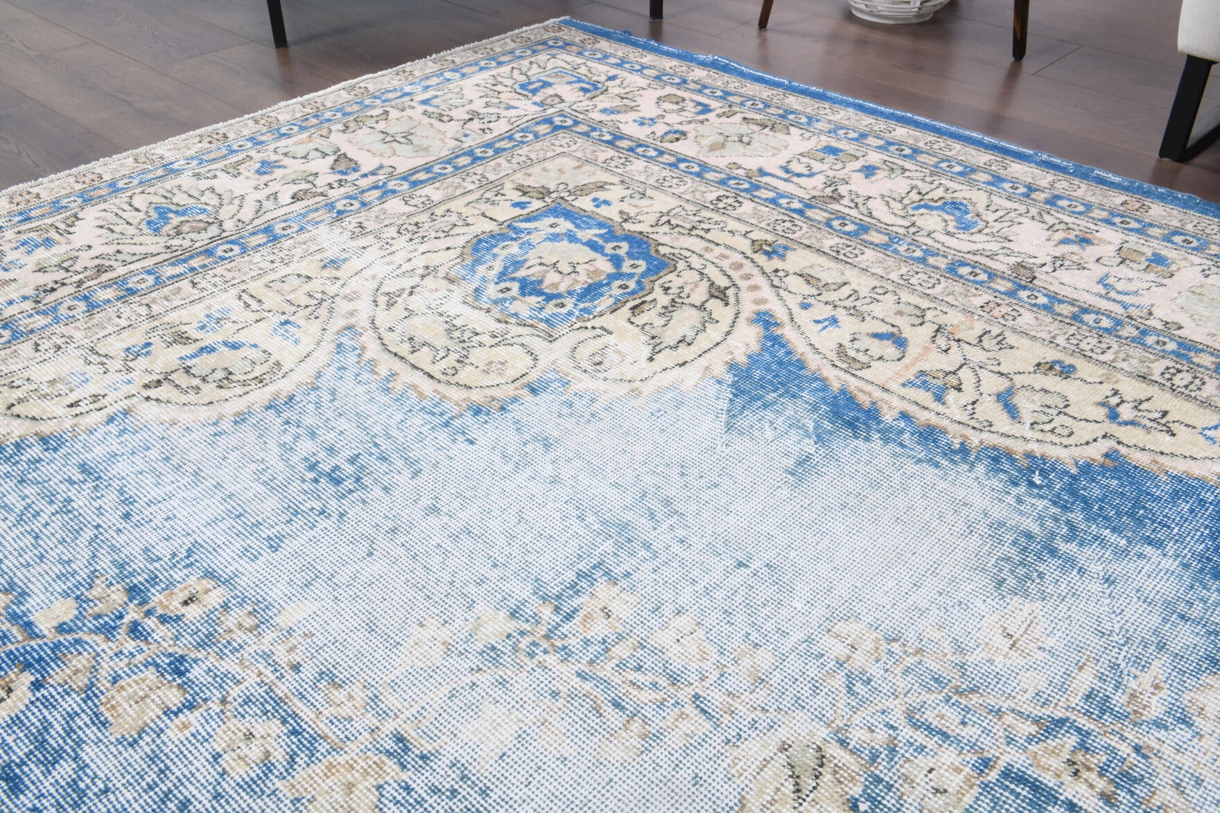 Persian Vintage Extra Large Area Rug in wool – 1950s piece from Anatolia, Turkey | Fame Rugs