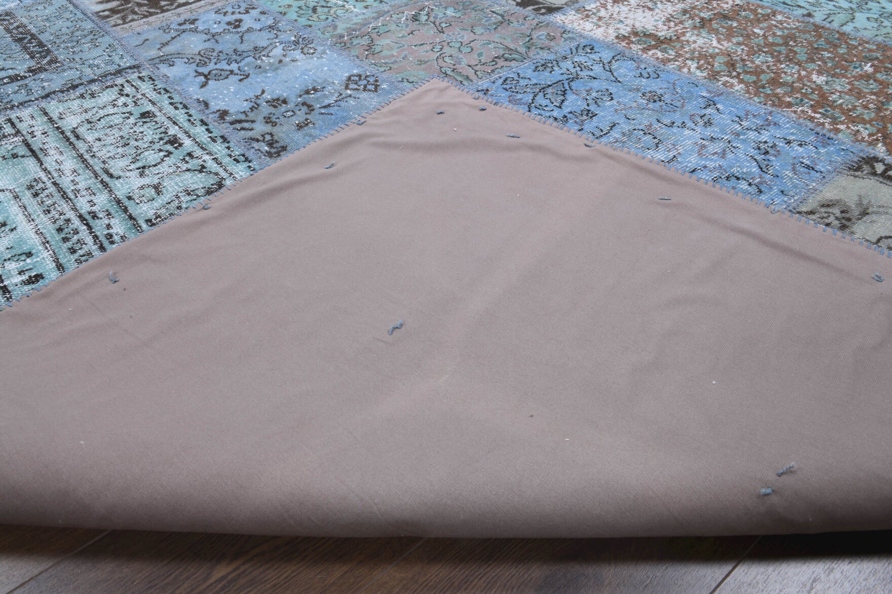 303x403 cm vintage patchwork Anatolian area rug – Aretelampe, low pile, wool