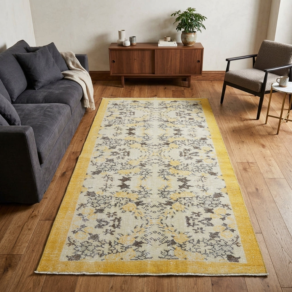 Floral pattern on the Rhodophone Alaska vintage area rug – handmade in Turkey