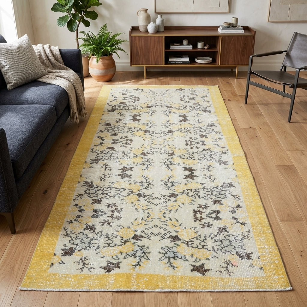Floral pattern on the Reyhanpeyker Alayna vintage area rug – handmade in Turkey
