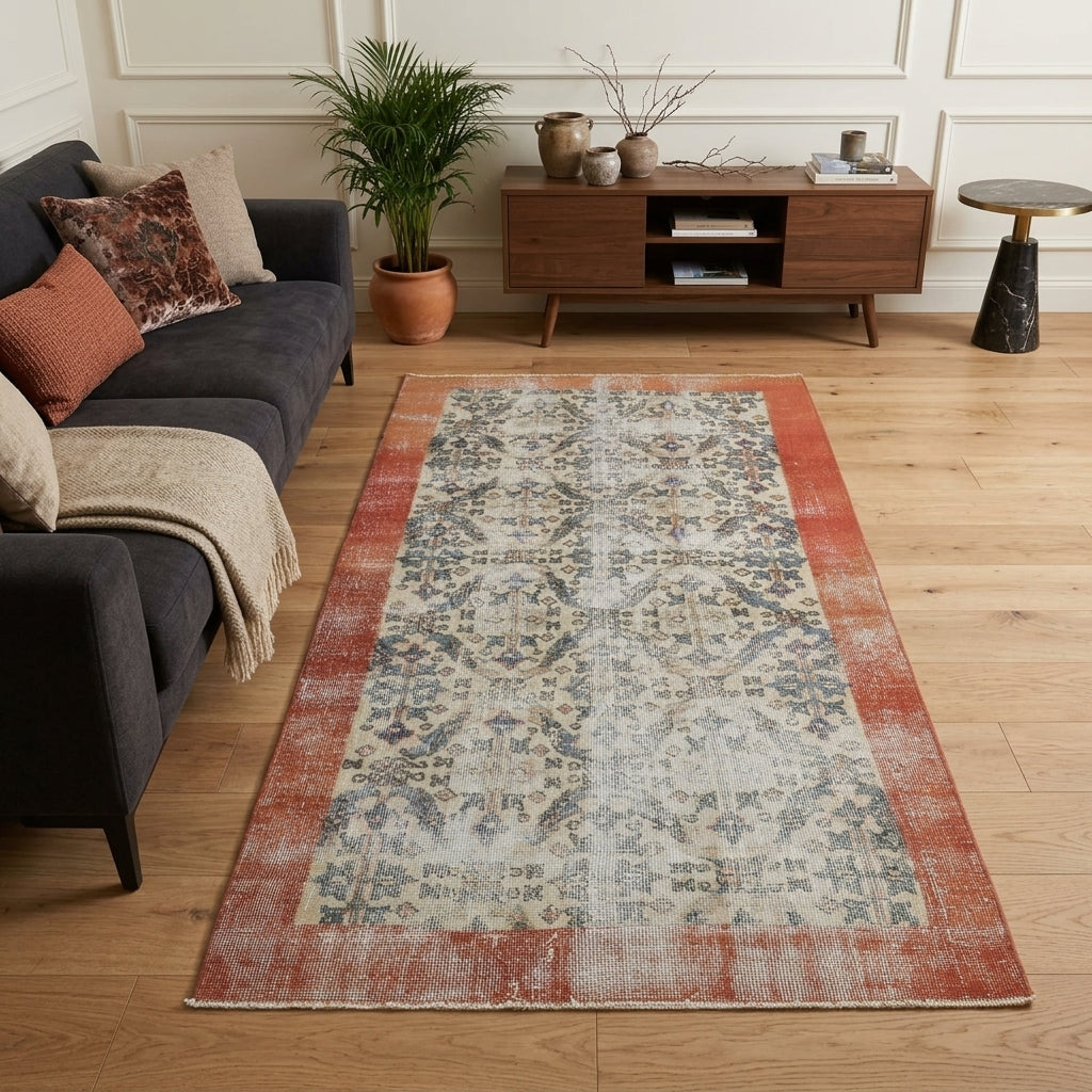 Floral pattern on the Renginpeyker Albani distressed vintage area rug – handmade in Turkey