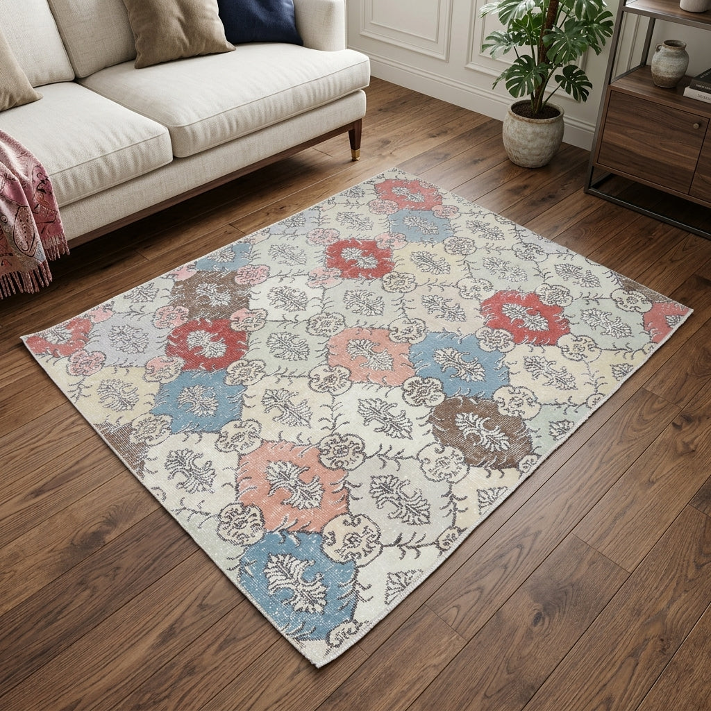 Tribal pattern on the Renginil Albertina vintage area rug – handmade in Turkey