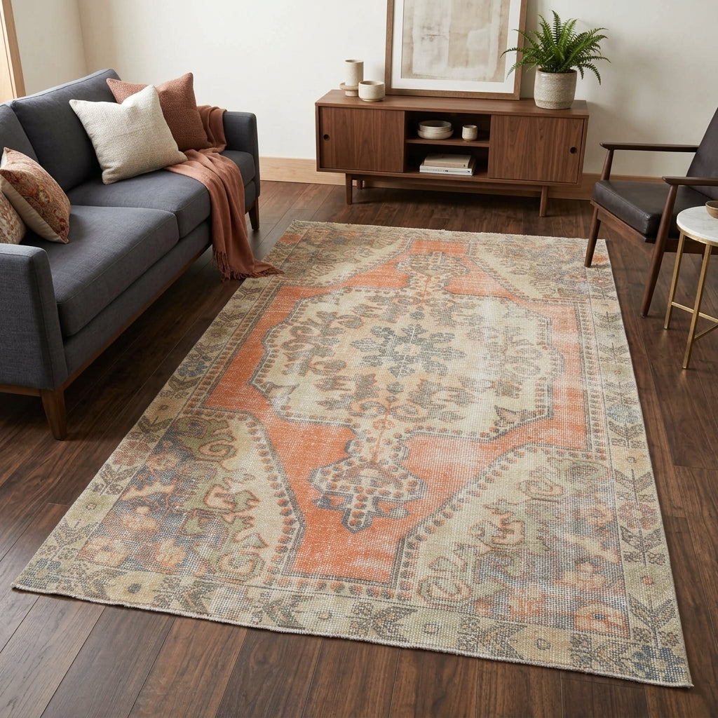 Tribal and oriental pattern on the Phemerhoda Aliza vintage area rug – handmade in Turkey