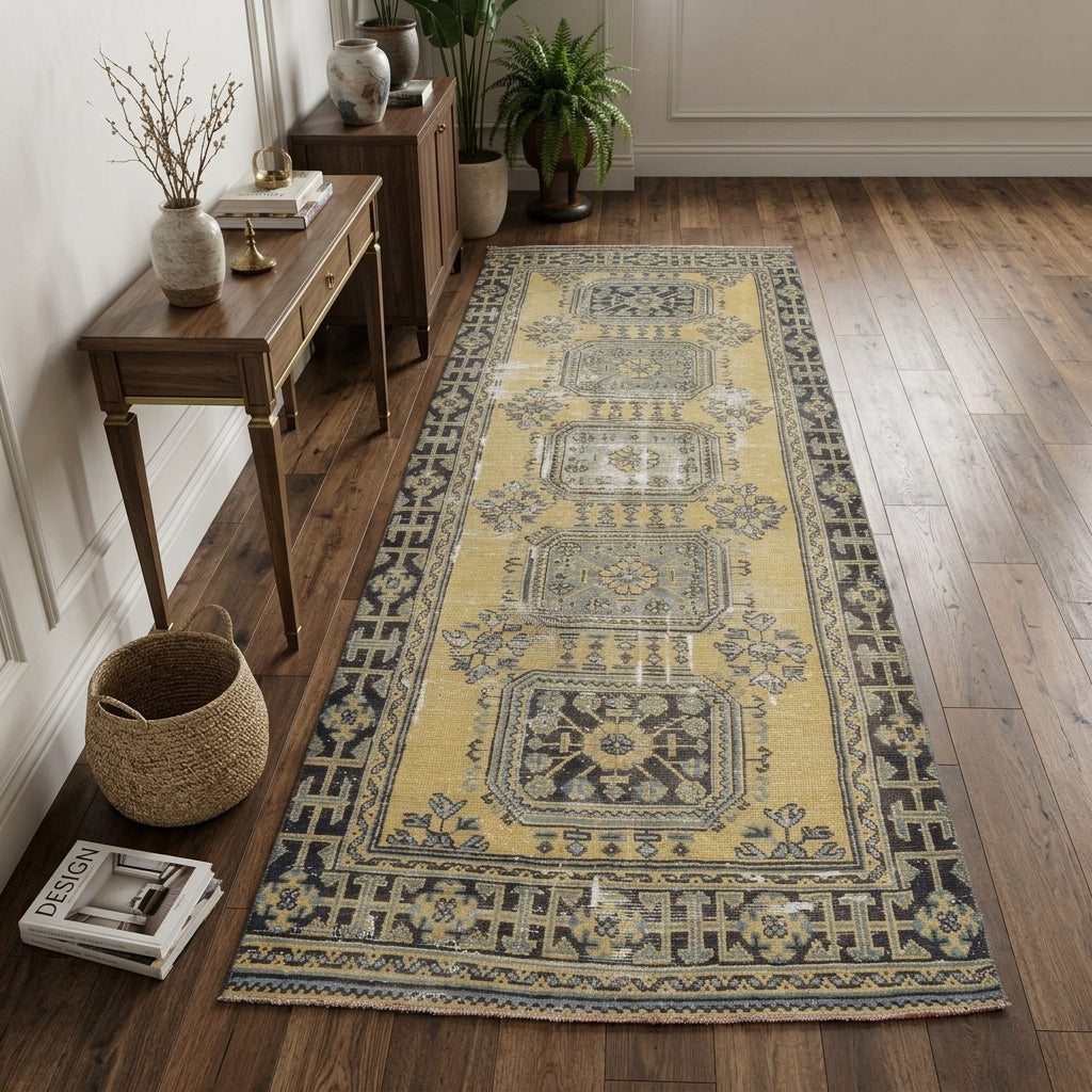 Geometric pattern on the Lysanthe Belgu vintage runner rug – handmade in Anatolia, Turkey