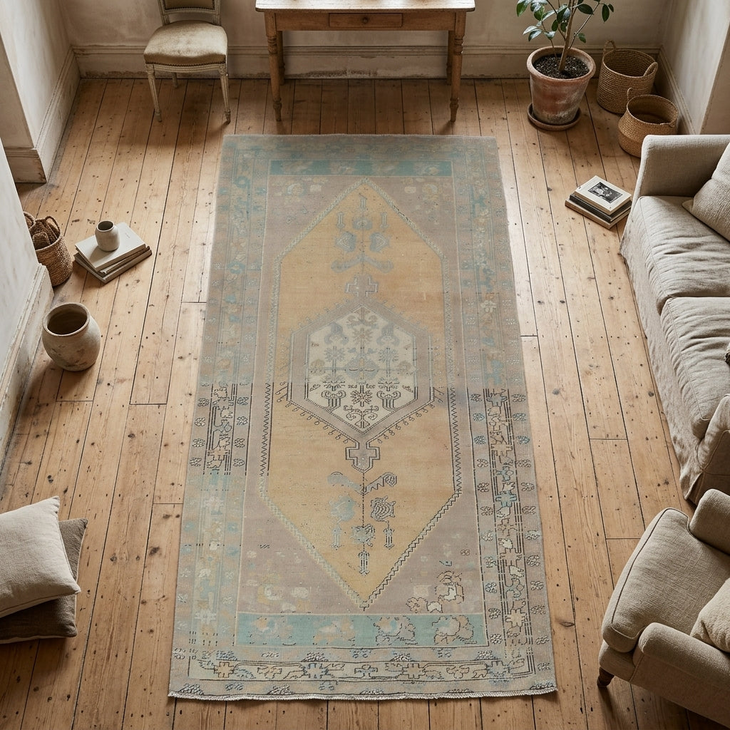 Tribal pattern on the Halothalia Ergene vintage area rug – handmade in Anatolia, Turkey