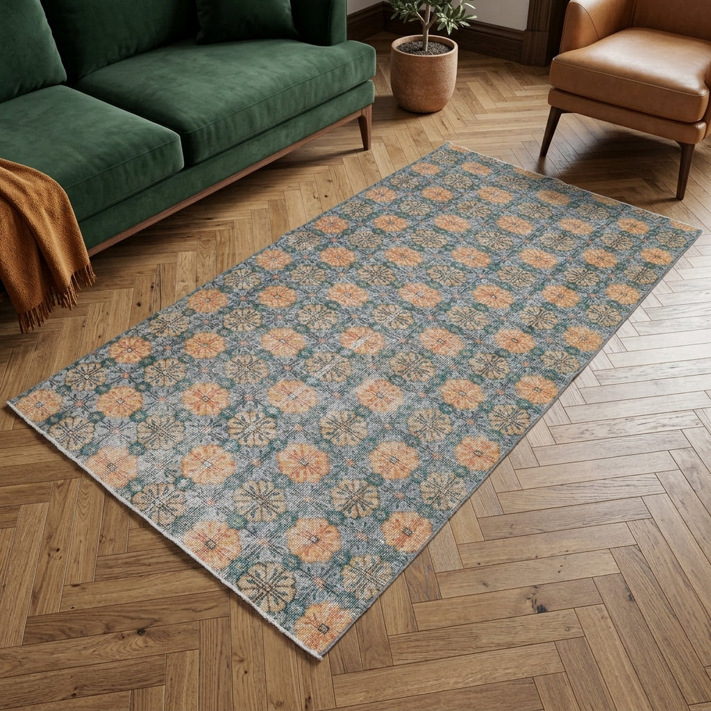 Ikat pattern on the Ioniamelpe vintage area rug – handmade in Anatolia, Turkey