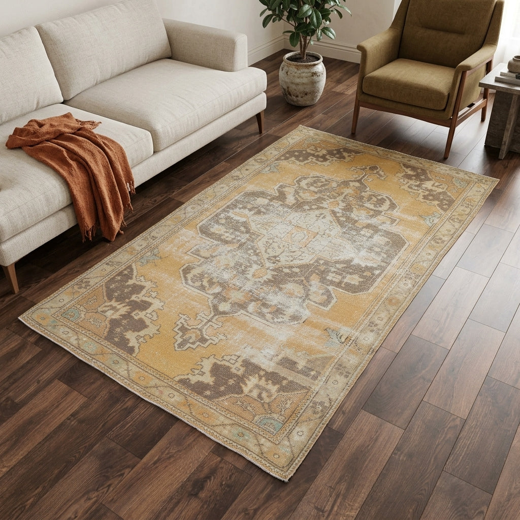 Oriental pattern on the Ihlamurhayat vintage area rug – handmade in Anatolia, Turkey