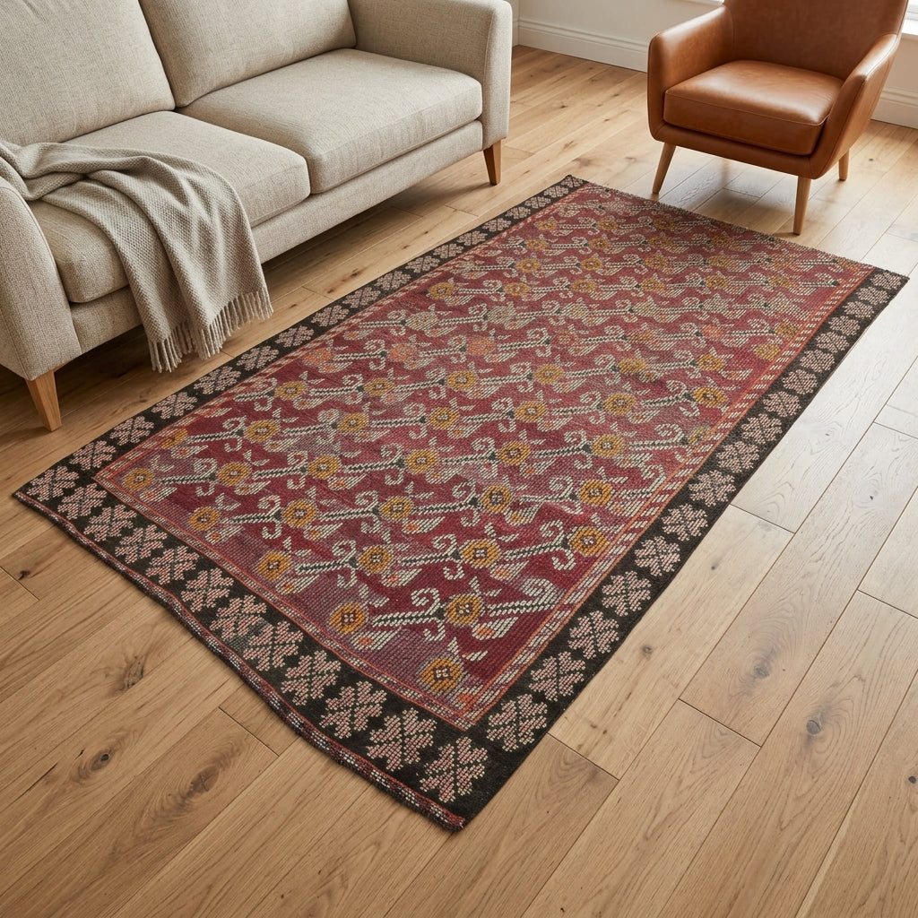 Ikat pattern on the Damlaruh vintage kilim rug – handwoven flatweave in Anatolia, Turkey