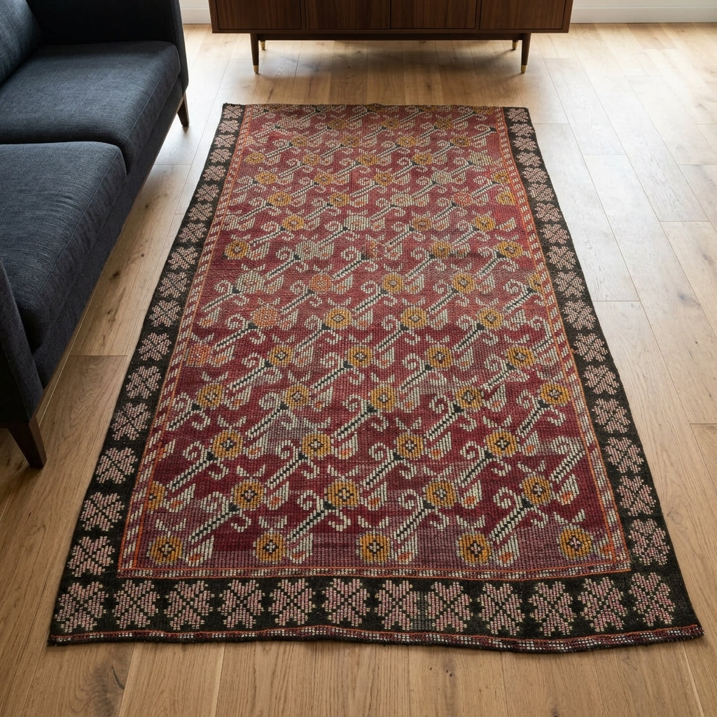 Ikat pattern on the Damlaruh vintage kilim rug – handwoven flatweave in Anatolia, Turkey
