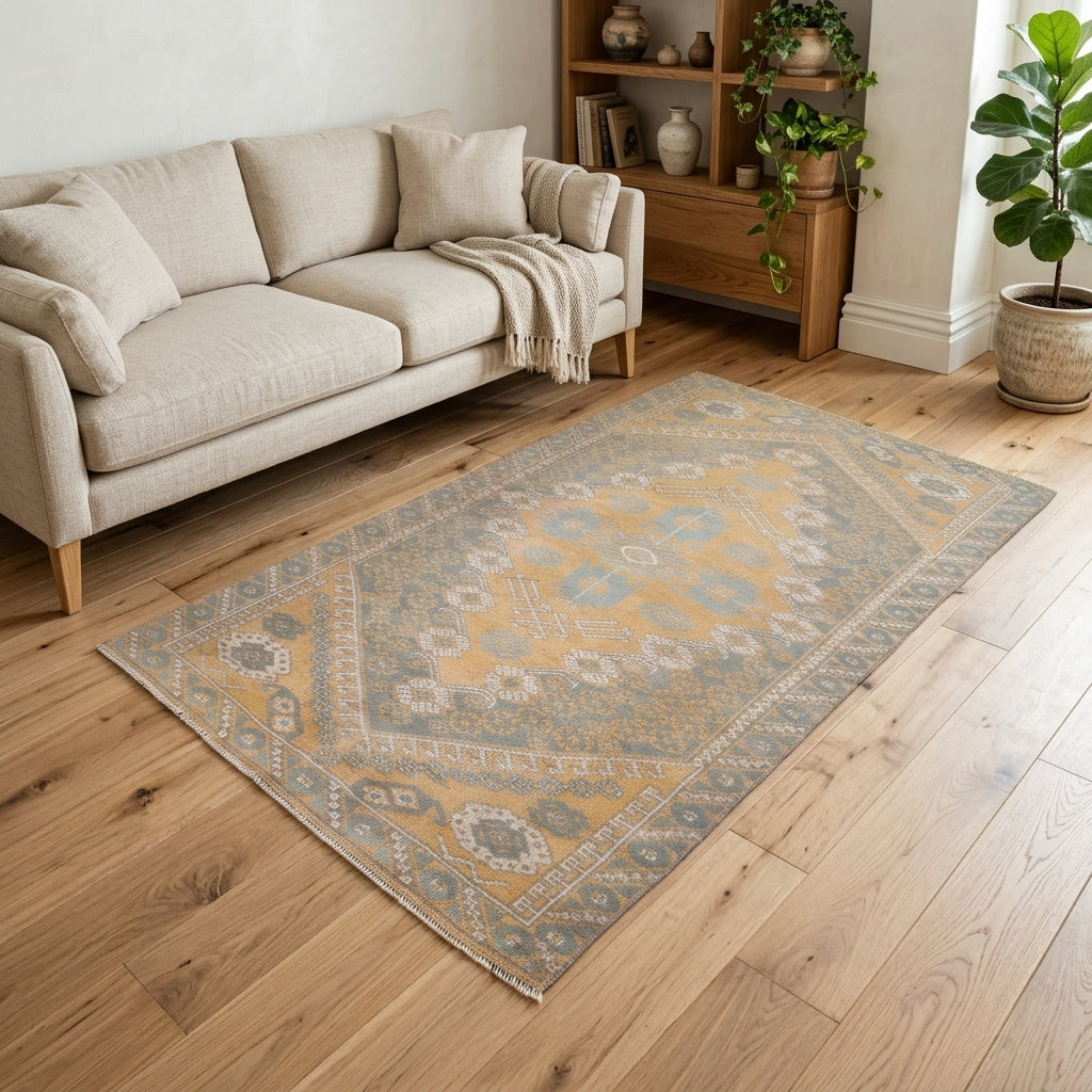 Oriental pattern on the Irinia vintage area rug – handmade in Anatolia, Turkey