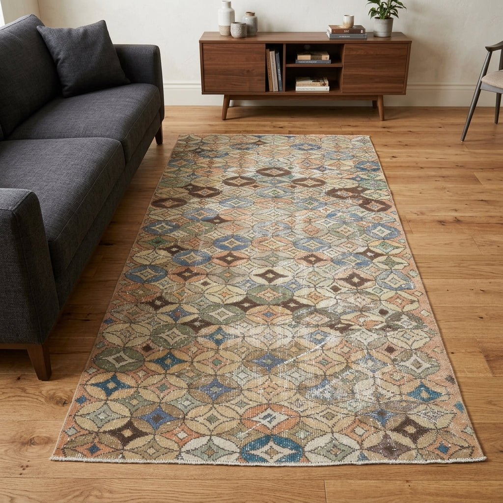 Ikat pattern on the Irimene vintage area rug – handmade in Anatolia, Turkey