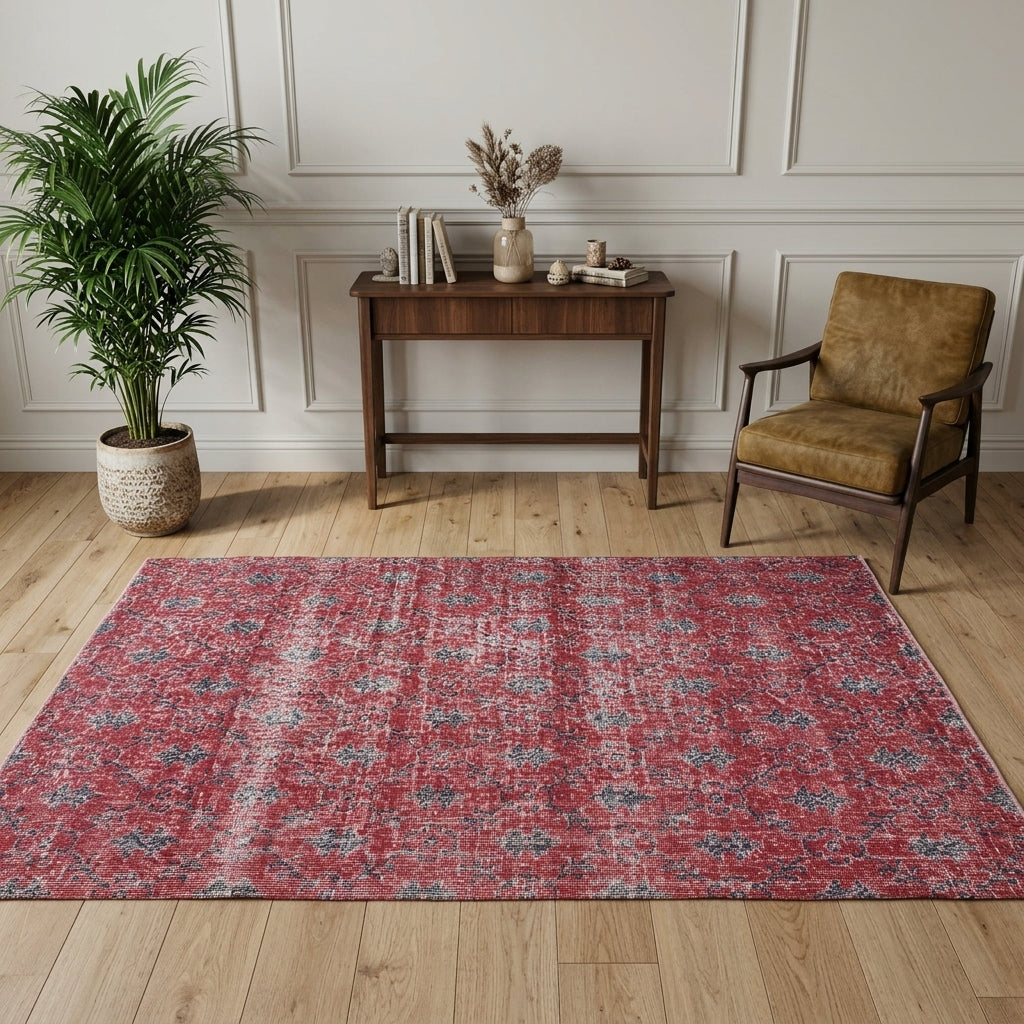 Ikat pattern on the Esensad vintage area rug – handmade in Anatolia, Turkey