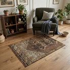 Oriental pattern on the Ianthepeleia vintage area rug – handmade in Anatolia, Turkey