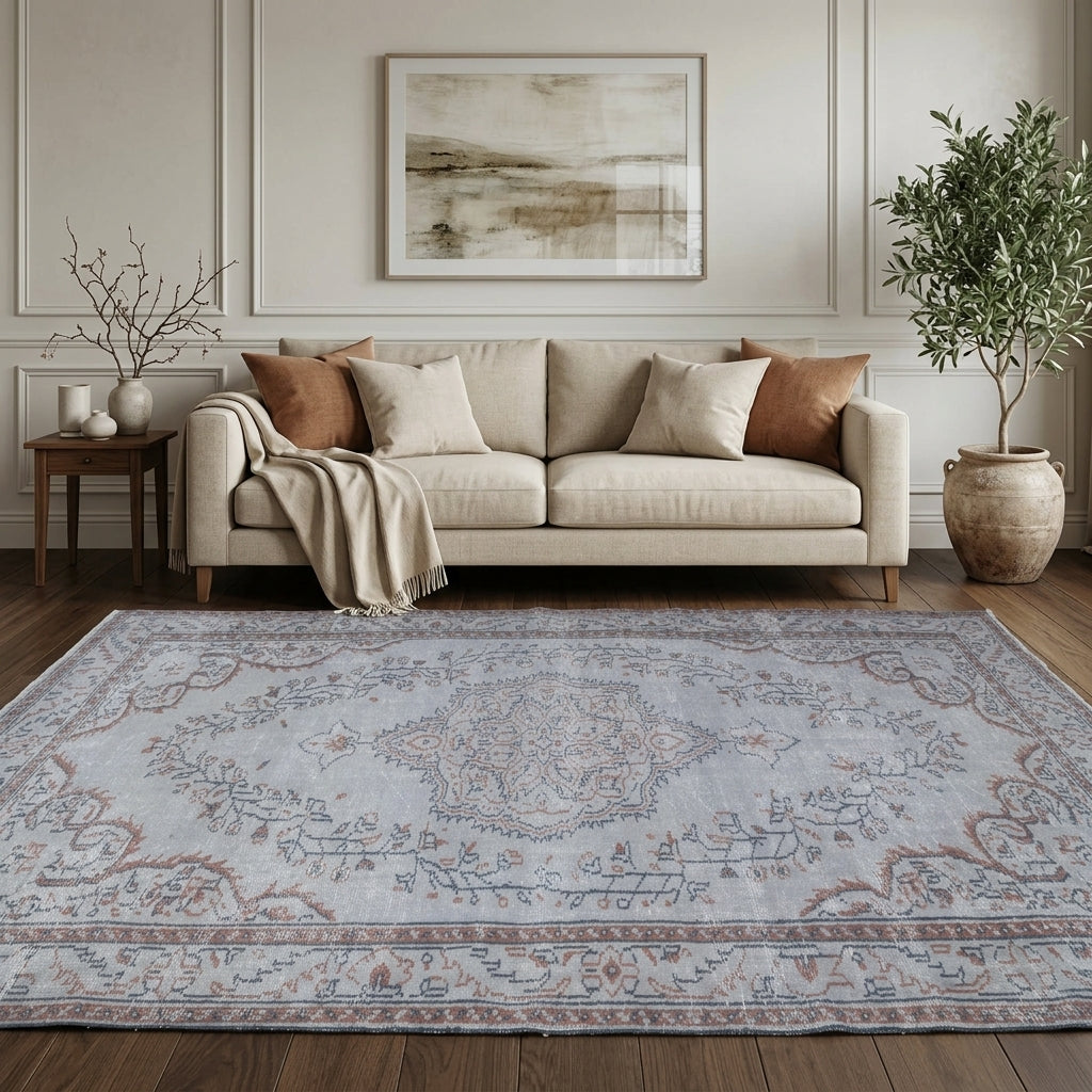 Tribal pattern on the Bakirgul Esine vintage area rug – handmade in Anatolia, Turkey