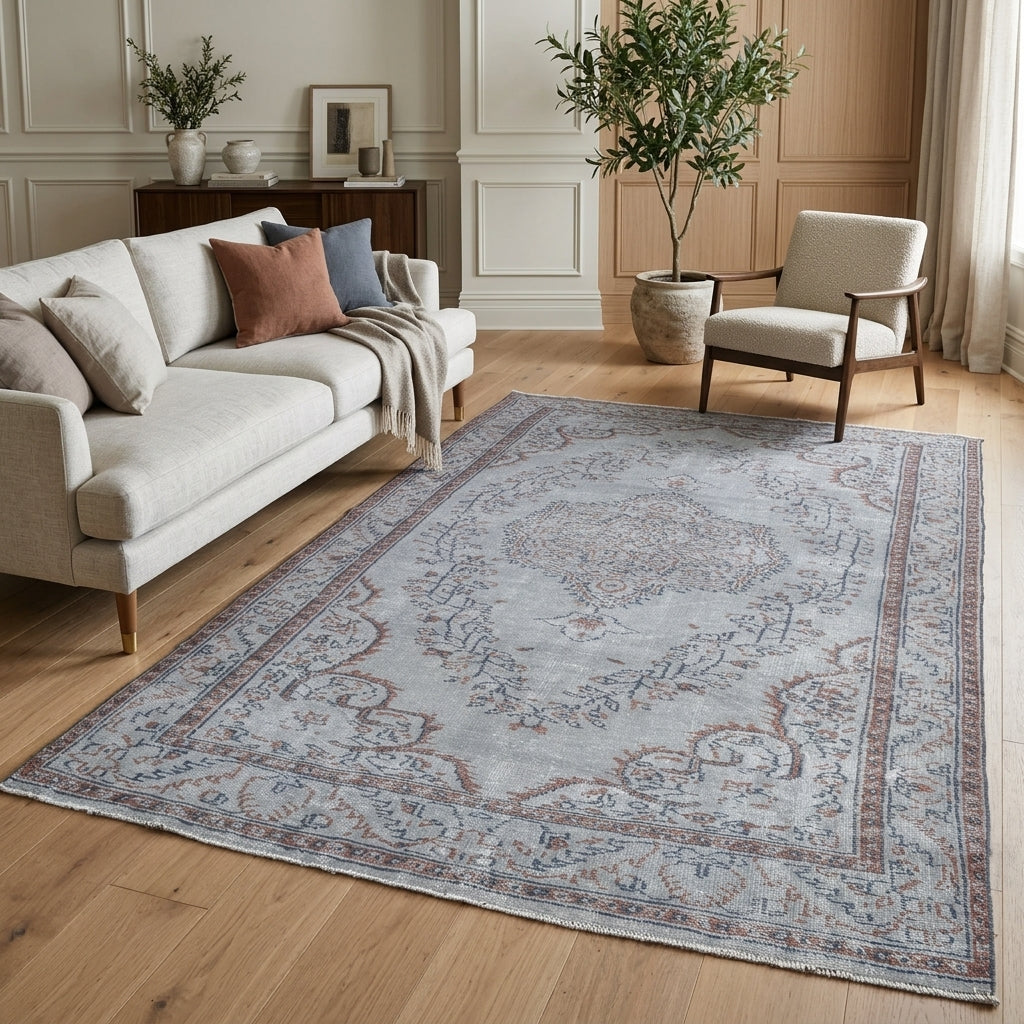 Tribal pattern on the Bakirgul Esine vintage area rug – handmade in Anatolia, Turkey