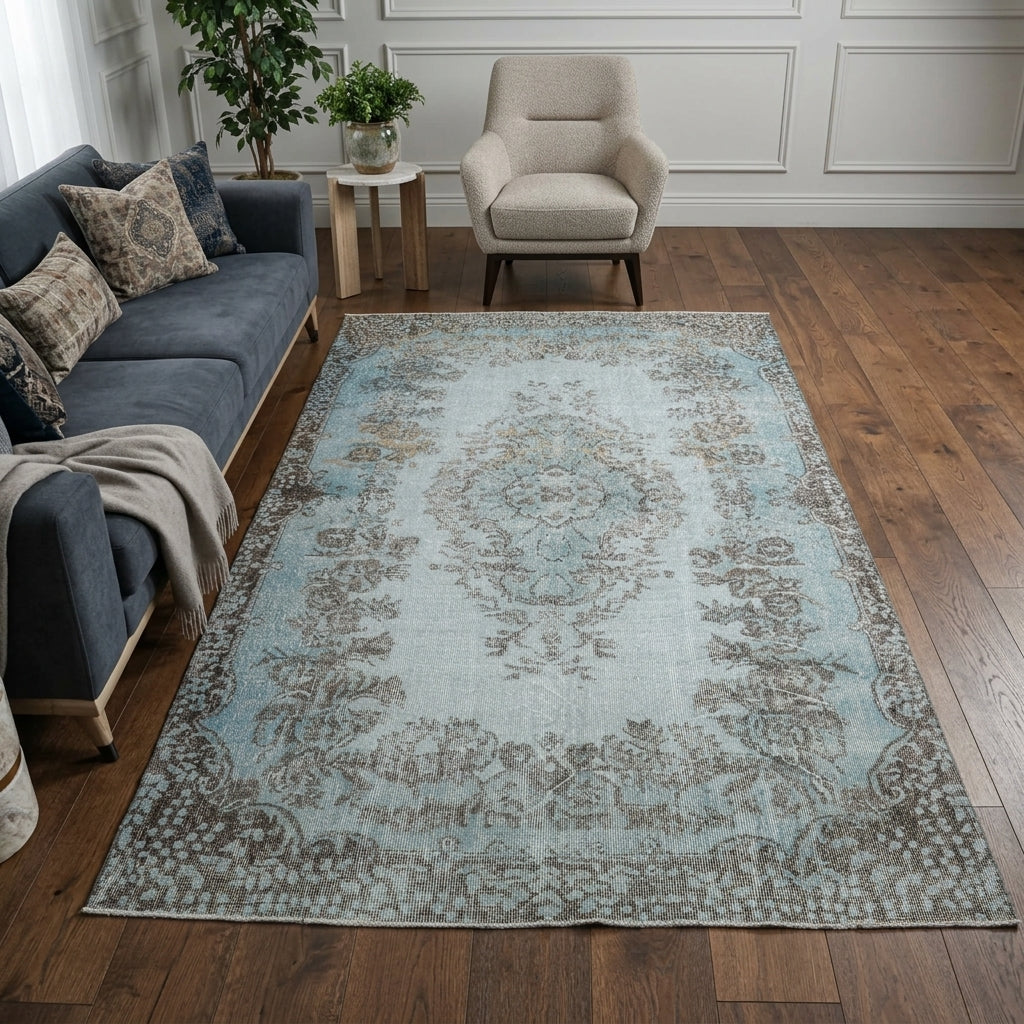 Oriental pattern on the Astrania Esther vintage area rug – handmade in Anatolia, Turkey
