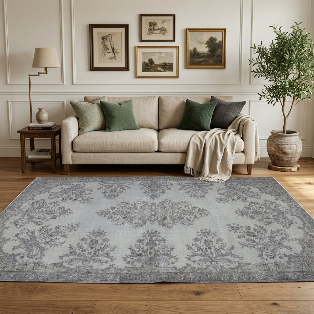 Tribal pattern on the Astradora Eti vintage area rug – handmade in Anatolia, Turkey