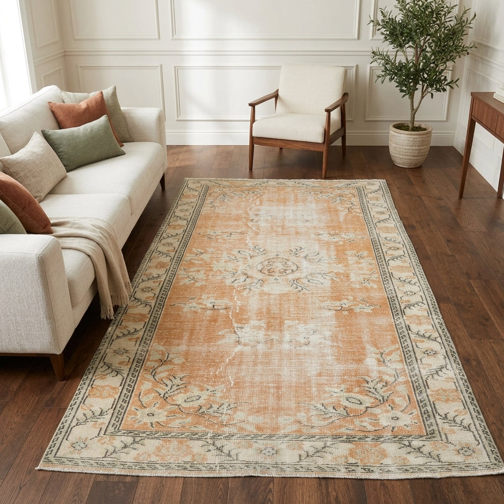 Tribal pattern on the Asterosthene Etil vintage area rug – handmade in Anatolia, Turkey